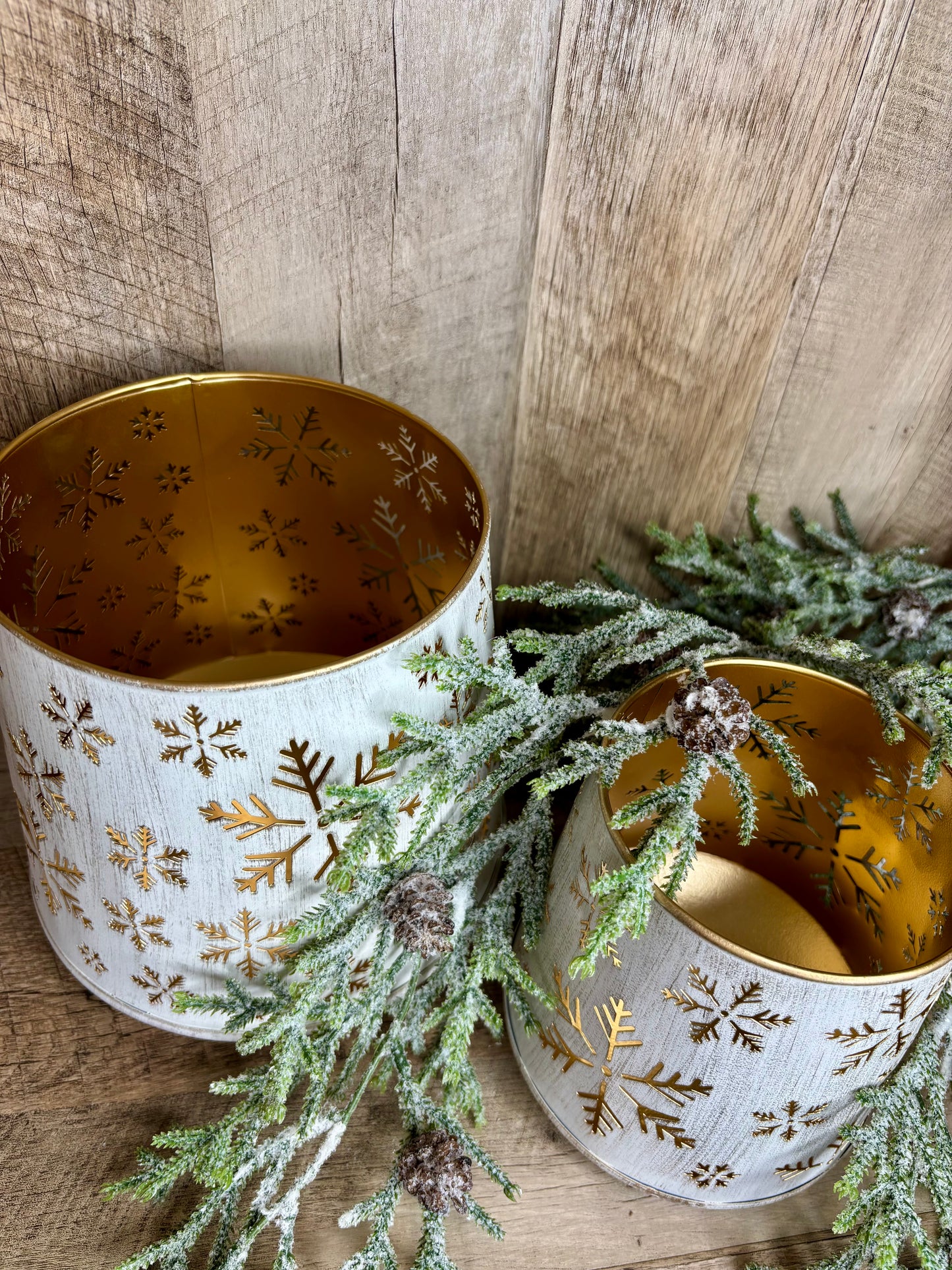 WHT/GOLD TIN SNOWFLAKE LANTERNS
