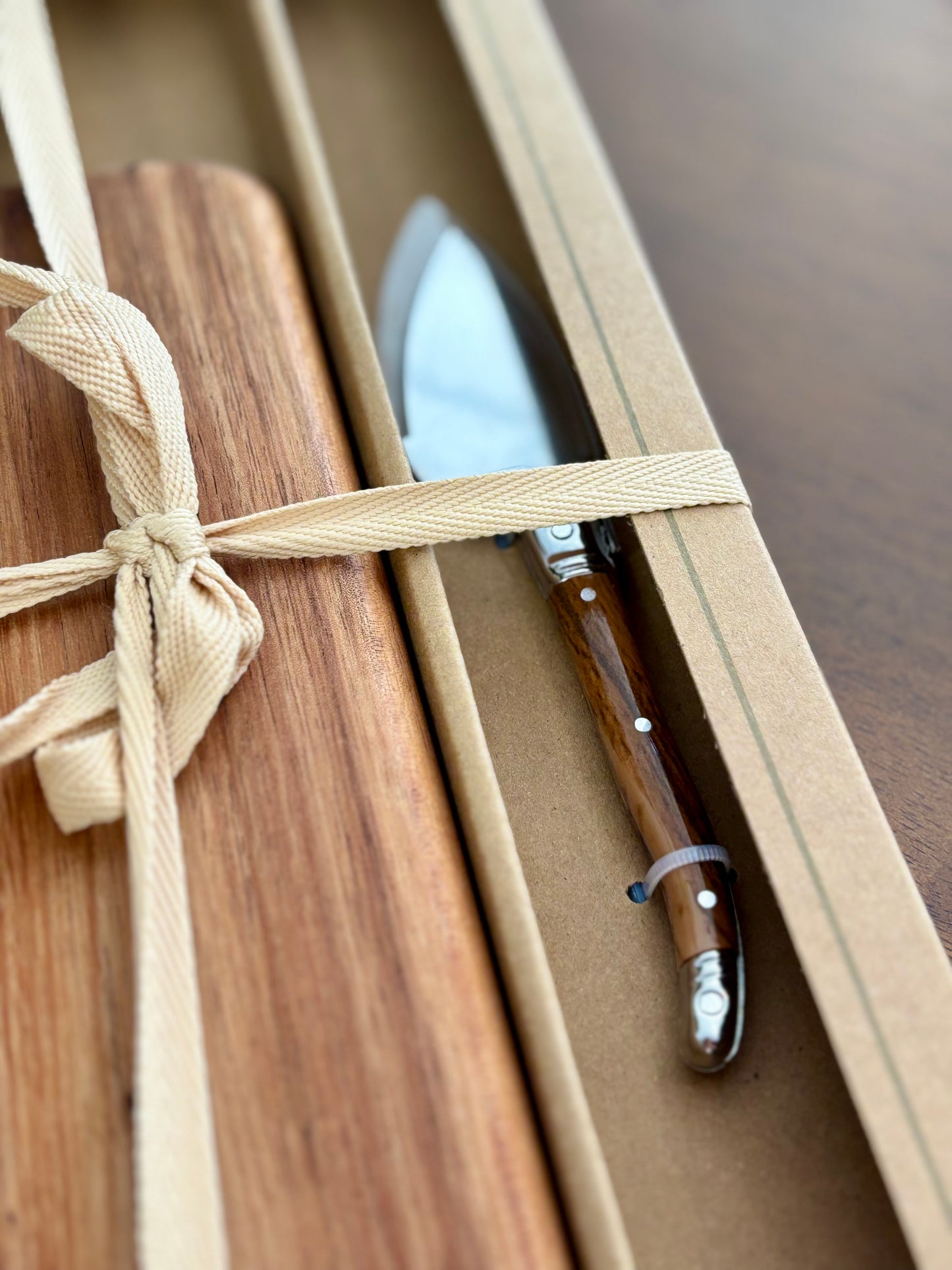 Cheese Board w/ KnifeSet