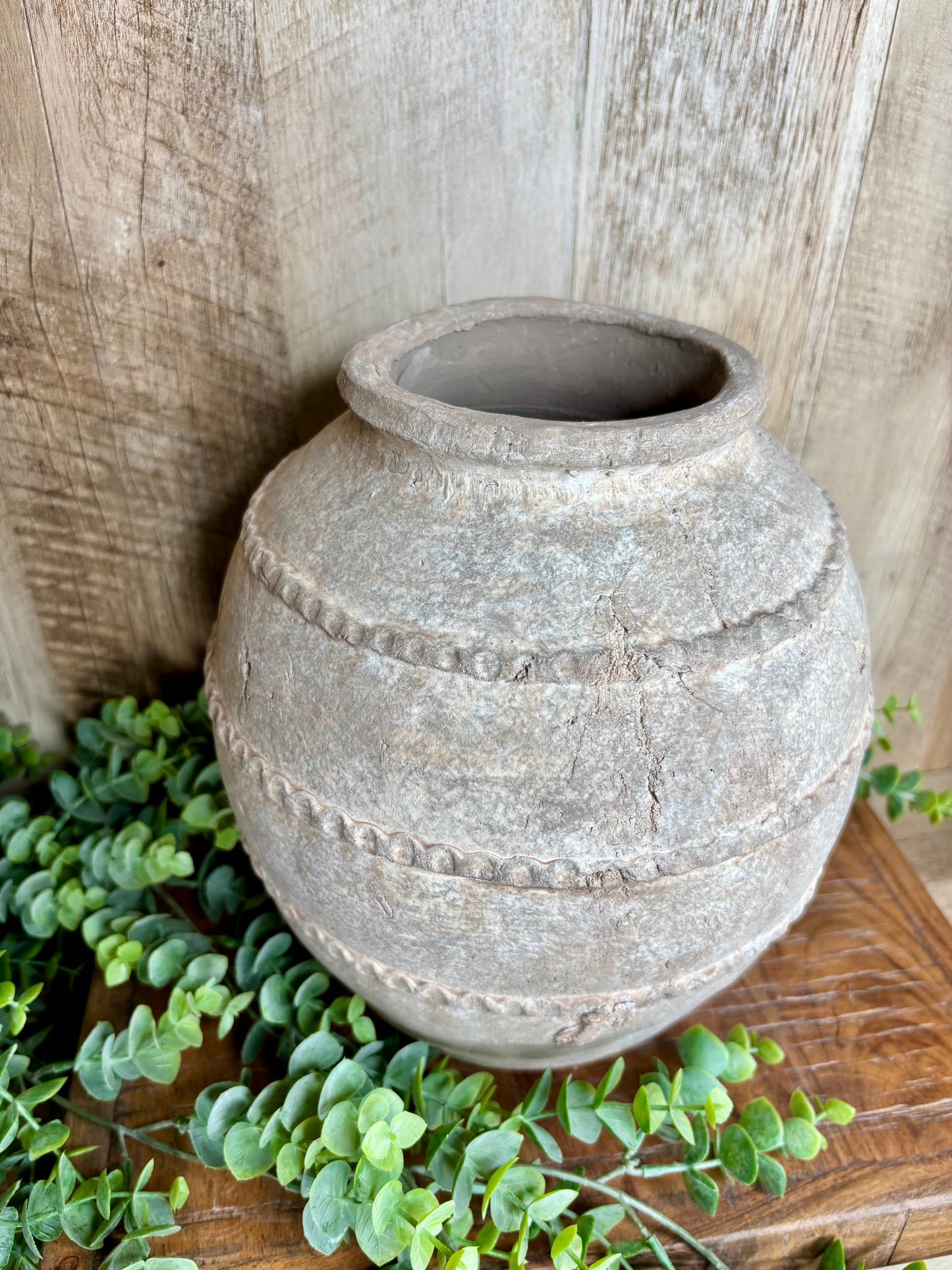 ANTIQUE TAUPE DECO LINE VASE