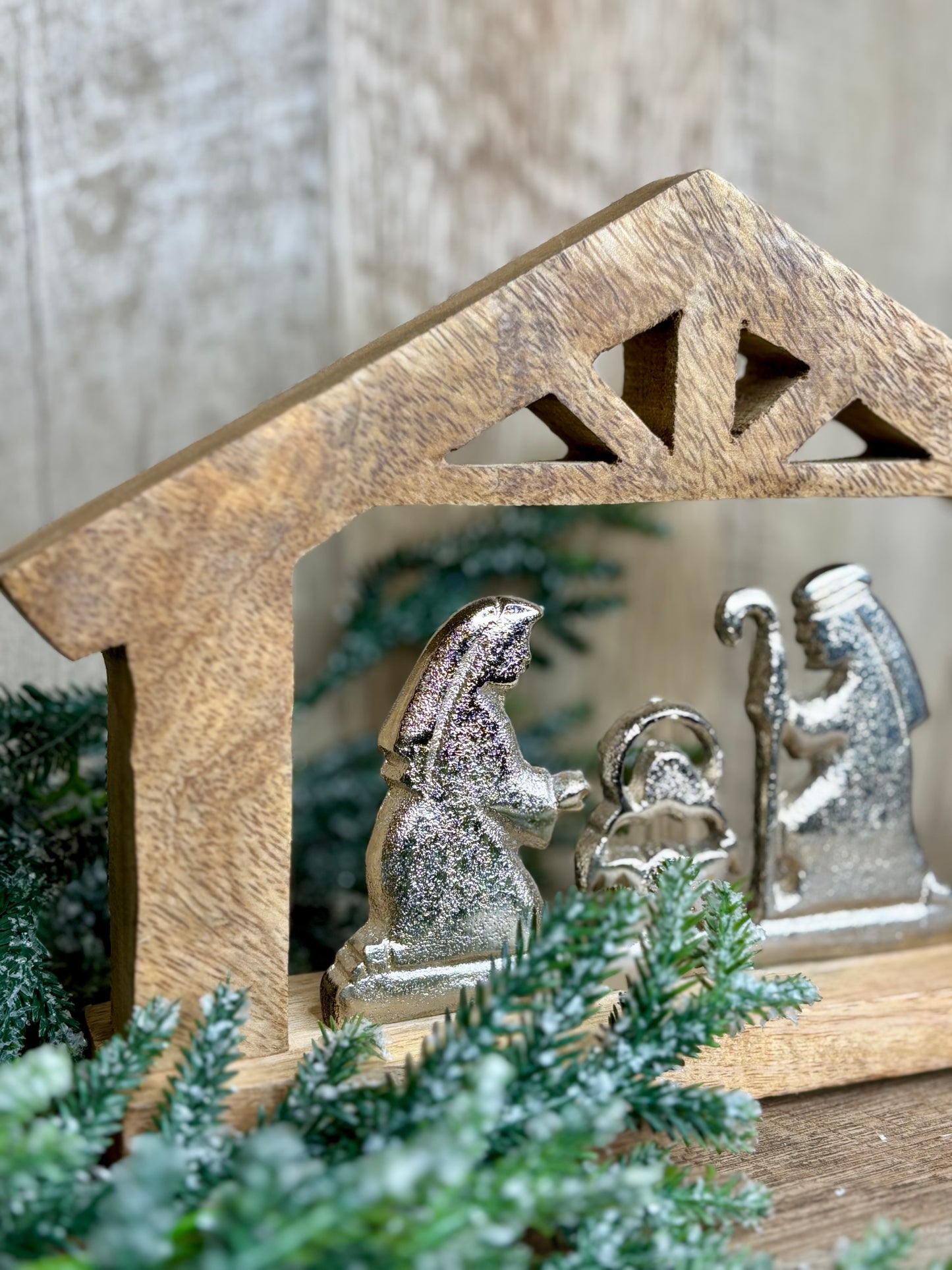 WOOD + ALUM. NATIVITY SCENE