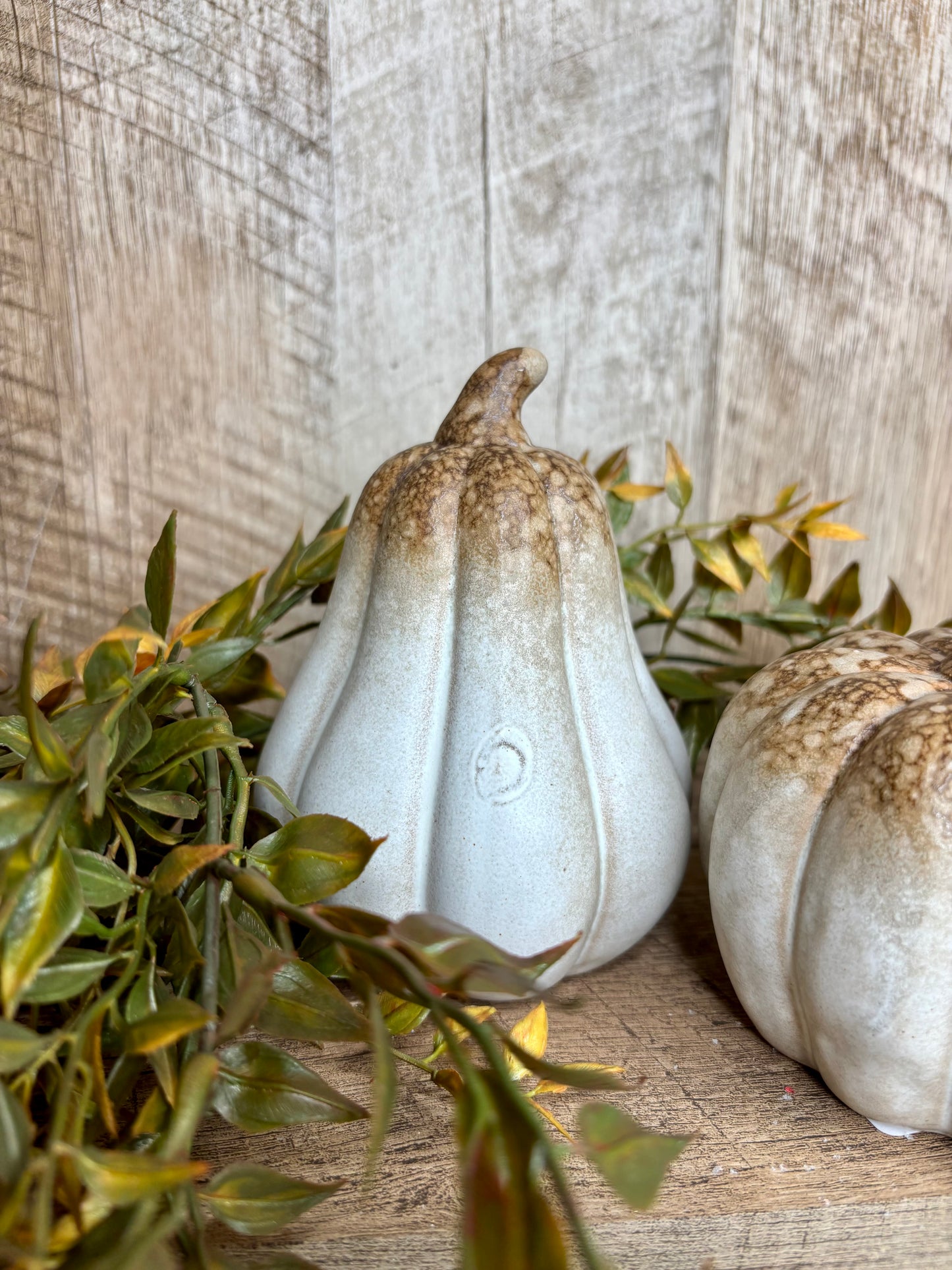 BROWN TONE PUMP/GOURD