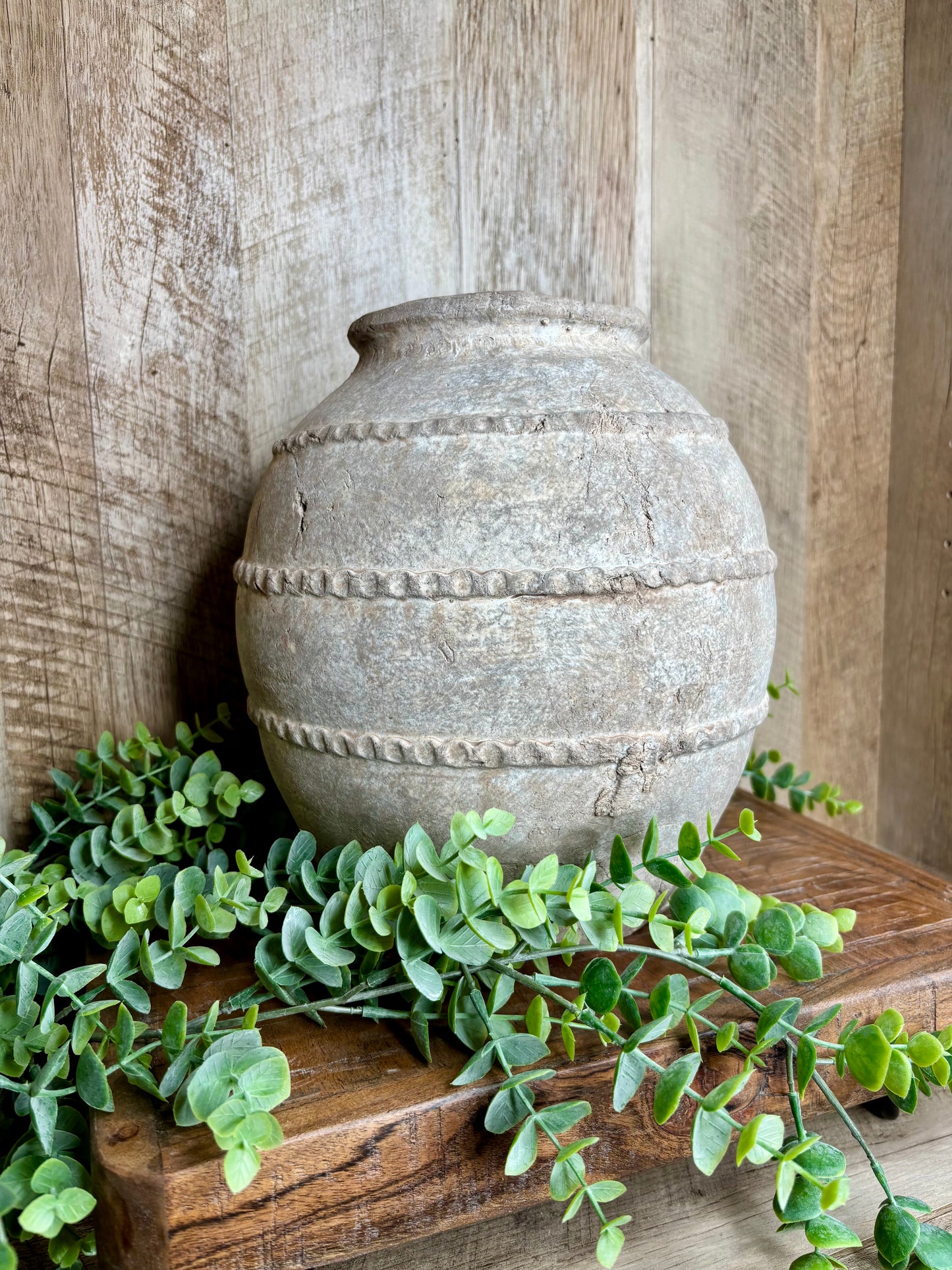 ANTIQUE TAUPE DECO LINE VASE