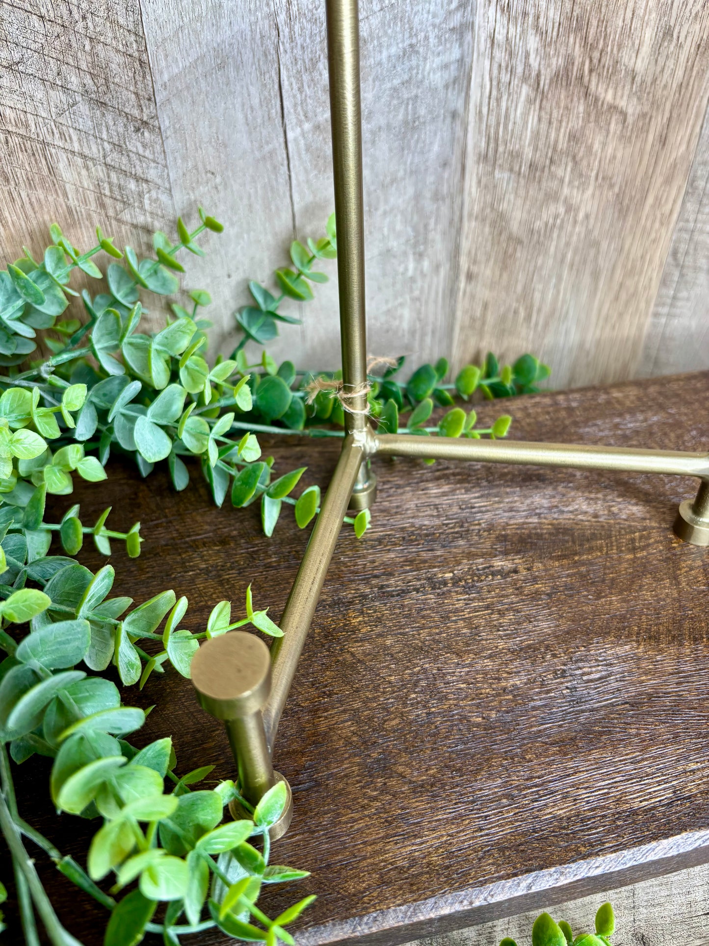 BRASS ANT. RD FOOT EASEL