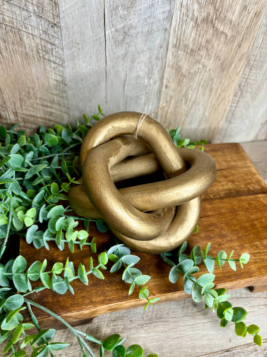 GOLD LINKED WOOD KNOT DECOR