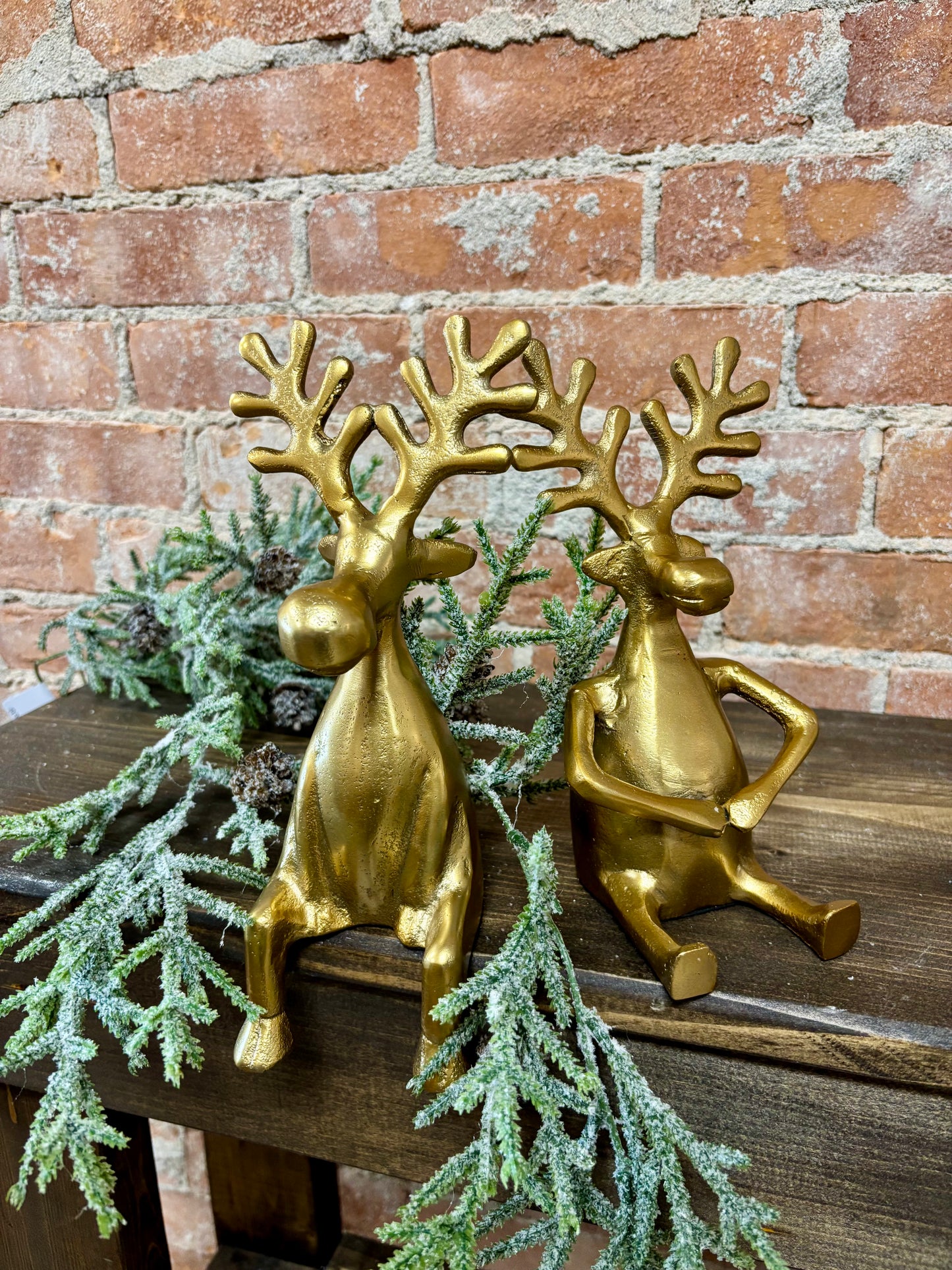 GOLD SITTING SHELF EDGE REINDEER