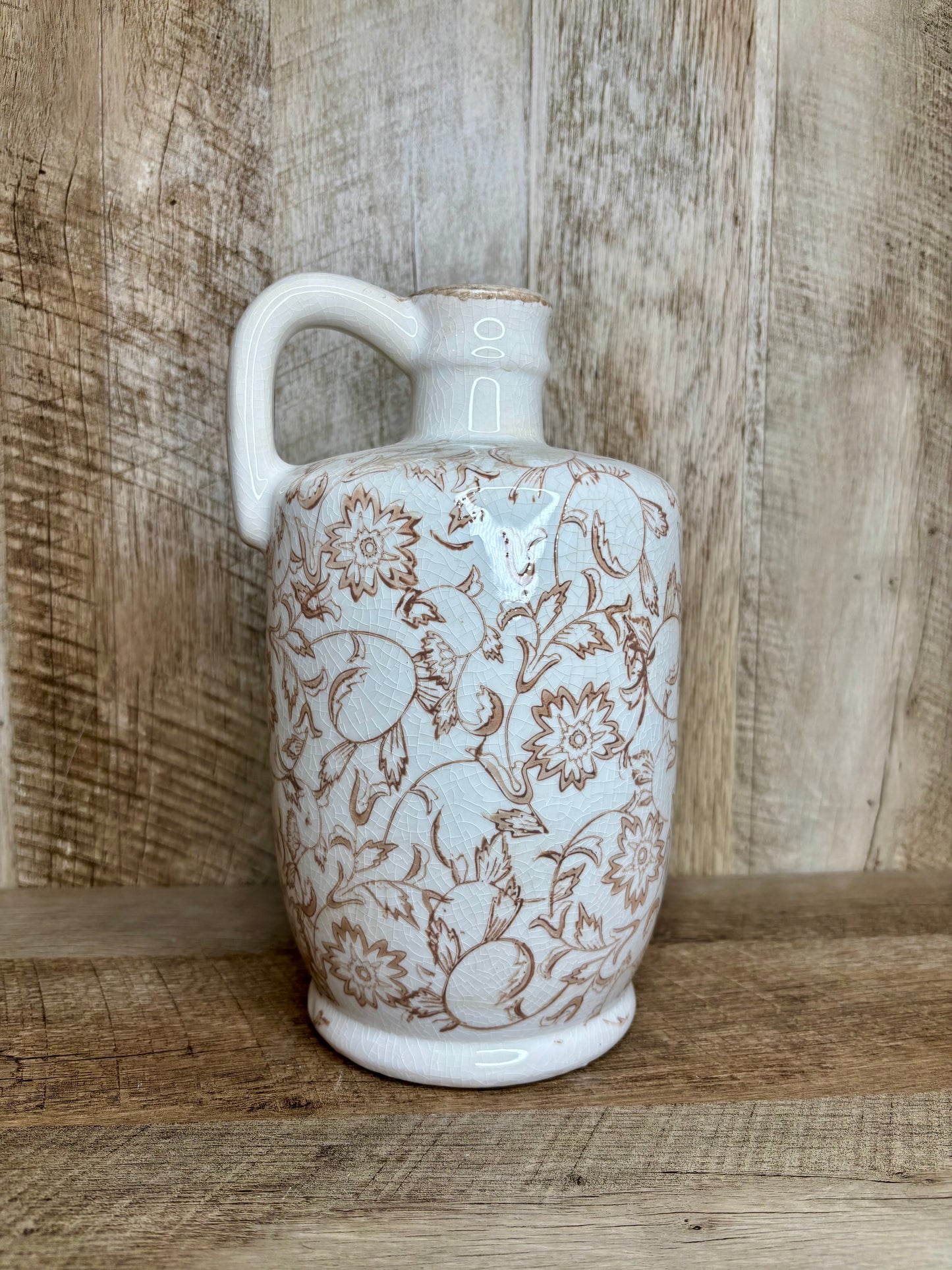 BEIGE HEIRLOOM HANDLE VASE