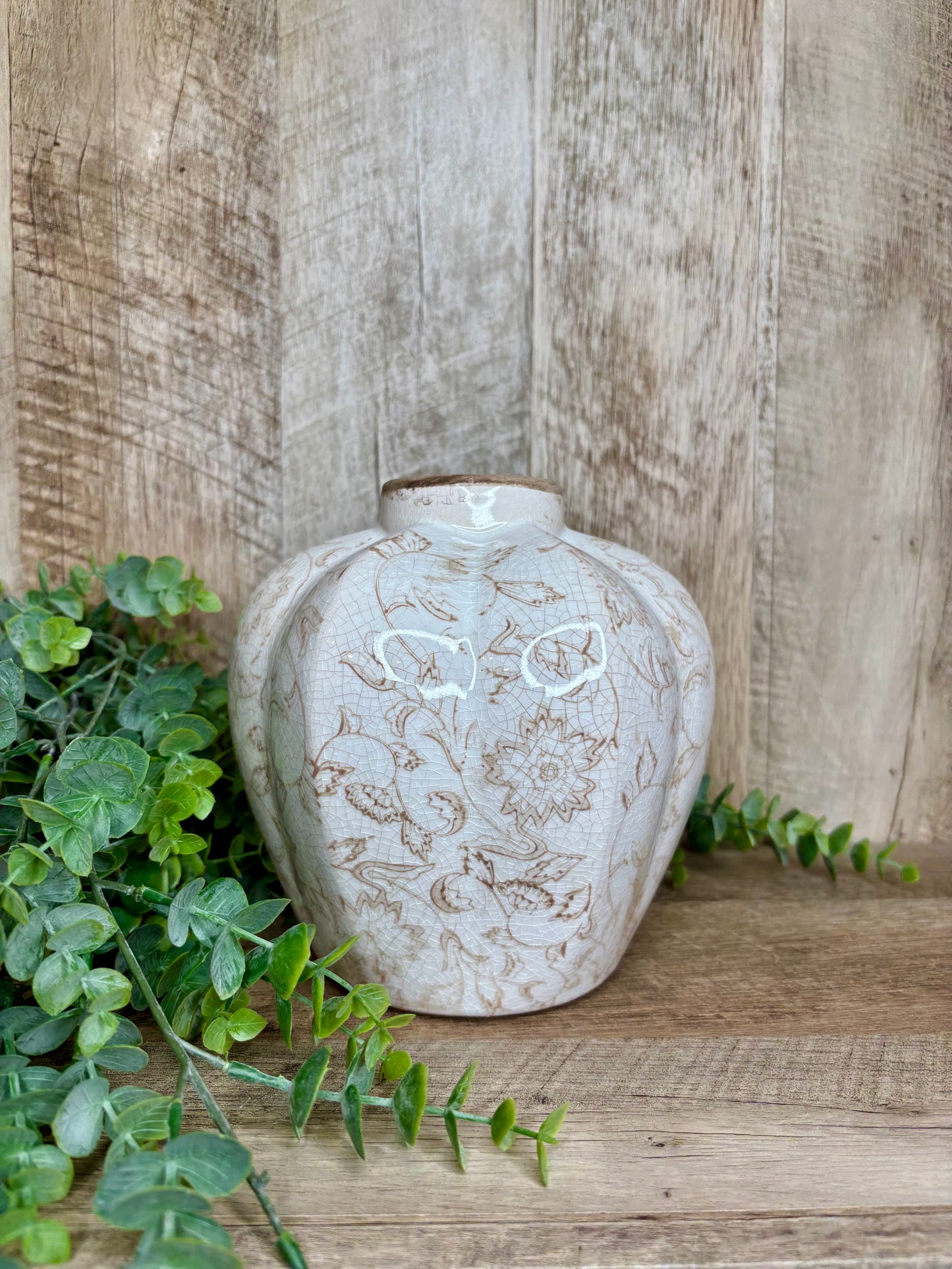 BEIGE HEIRLOOM ACCENT VASE