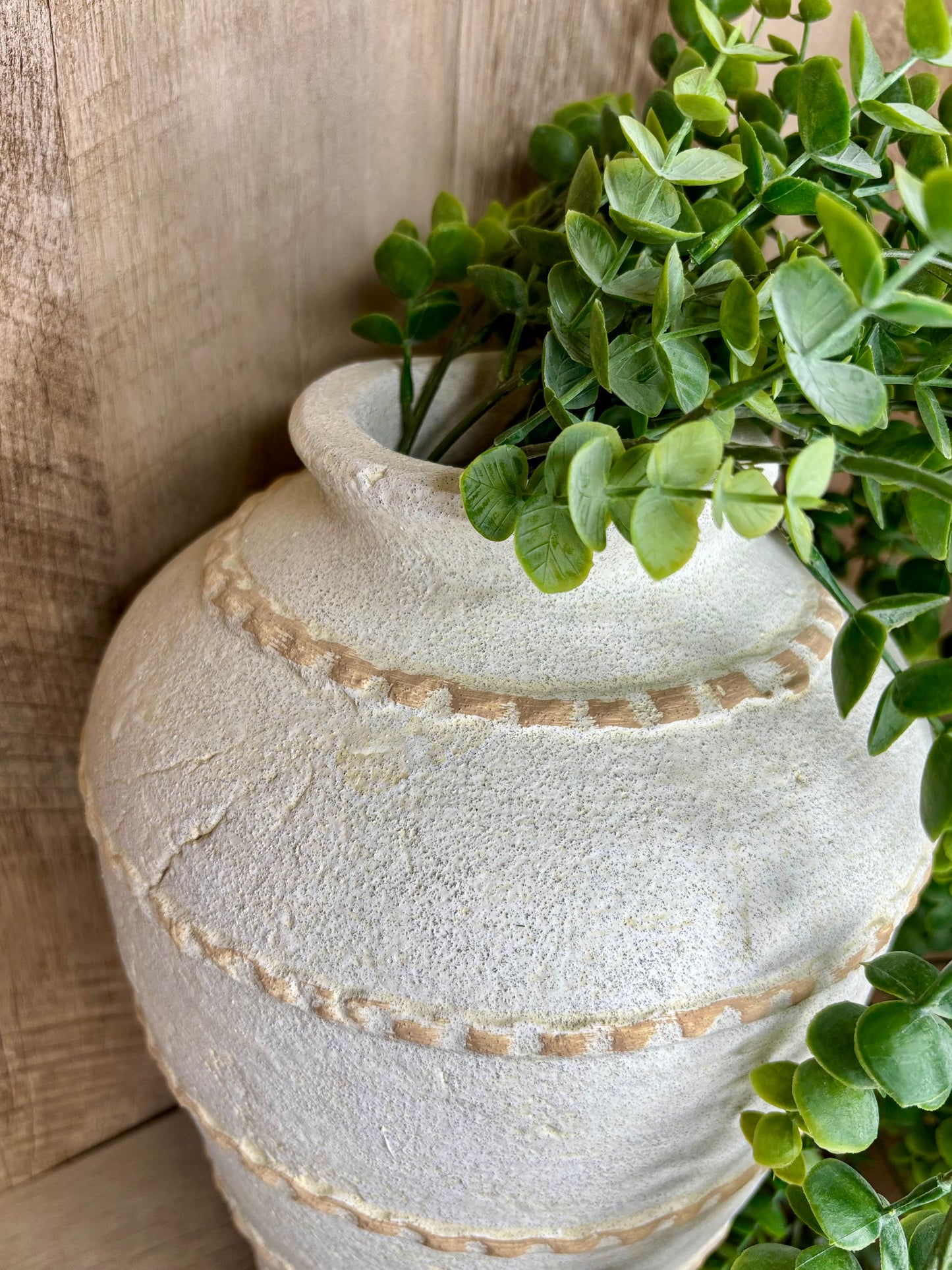 TERRA COTTA LINE VASE