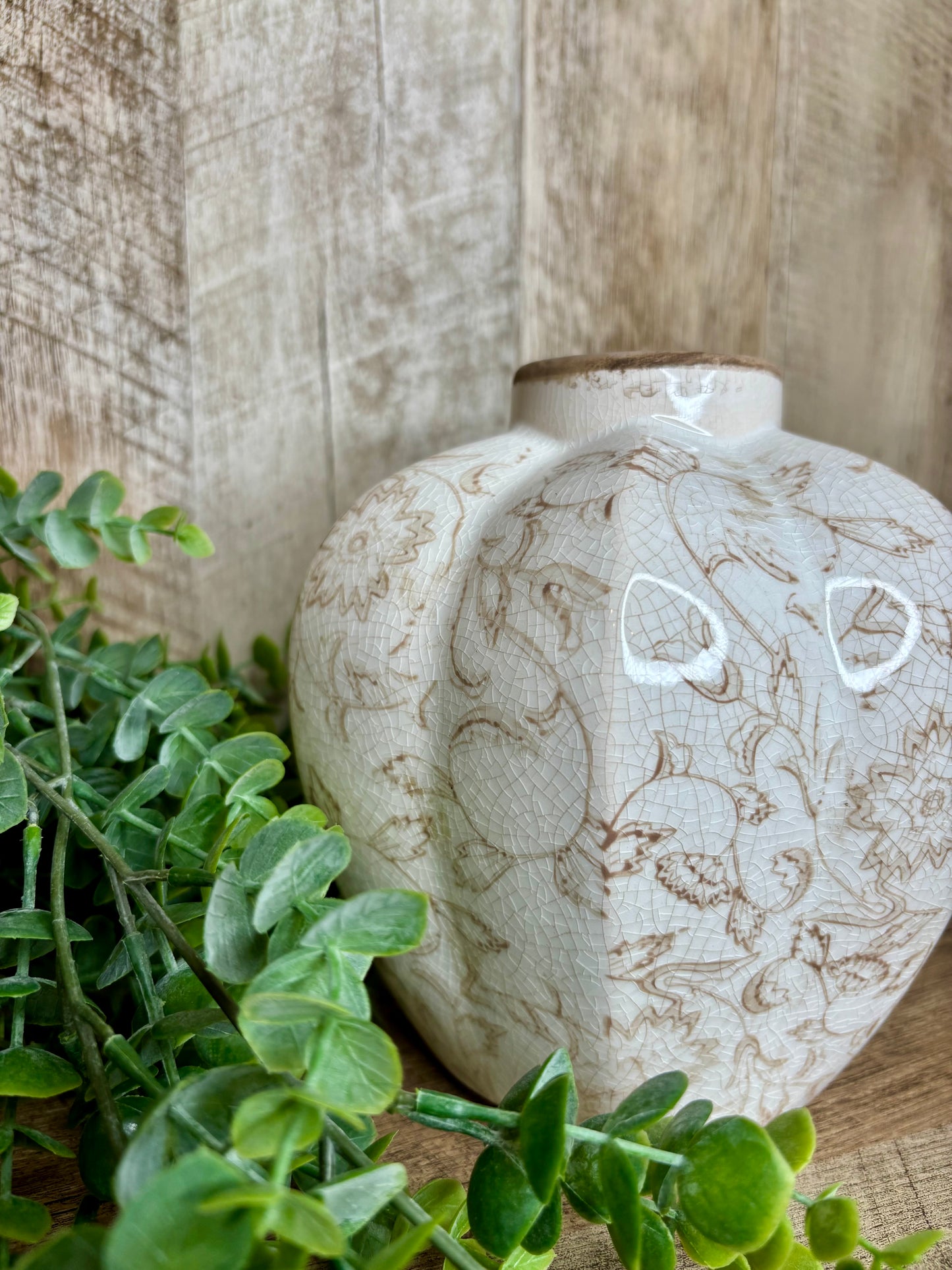 BEIGE HEIRLOOM ACCENT VASE