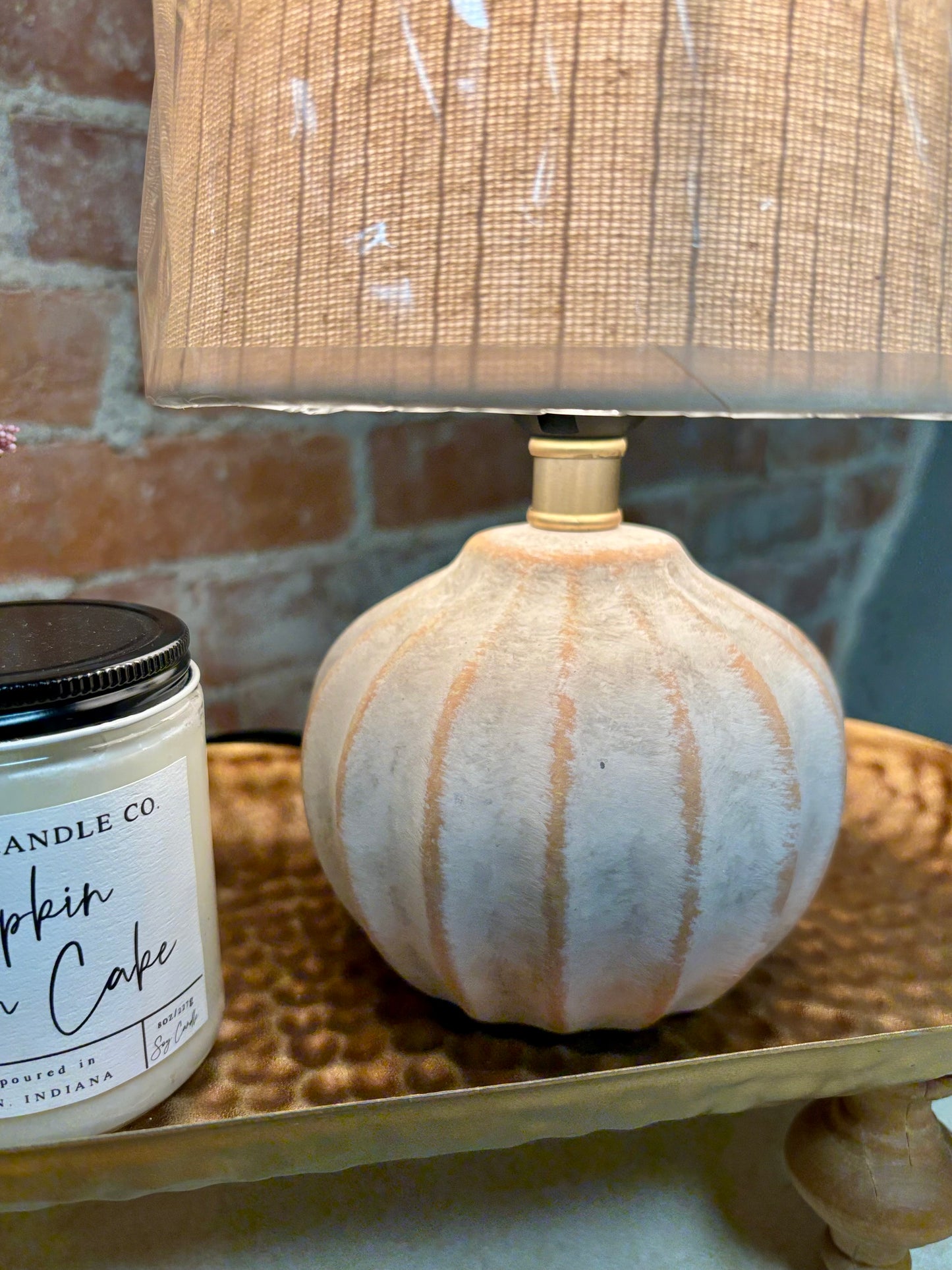 BEIGE WASH STRIPE LAMP