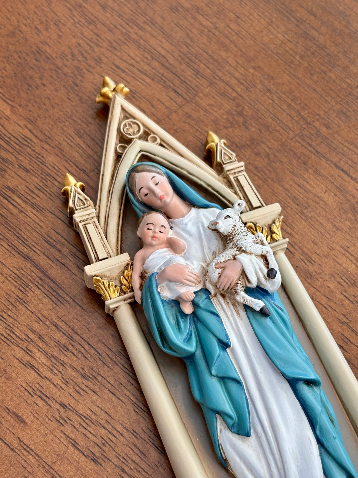 Mary w/ Child Water Font