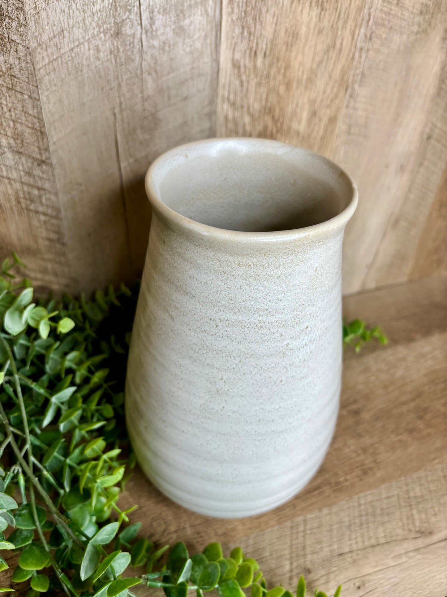 BEIGE/WHITE DECO VASE