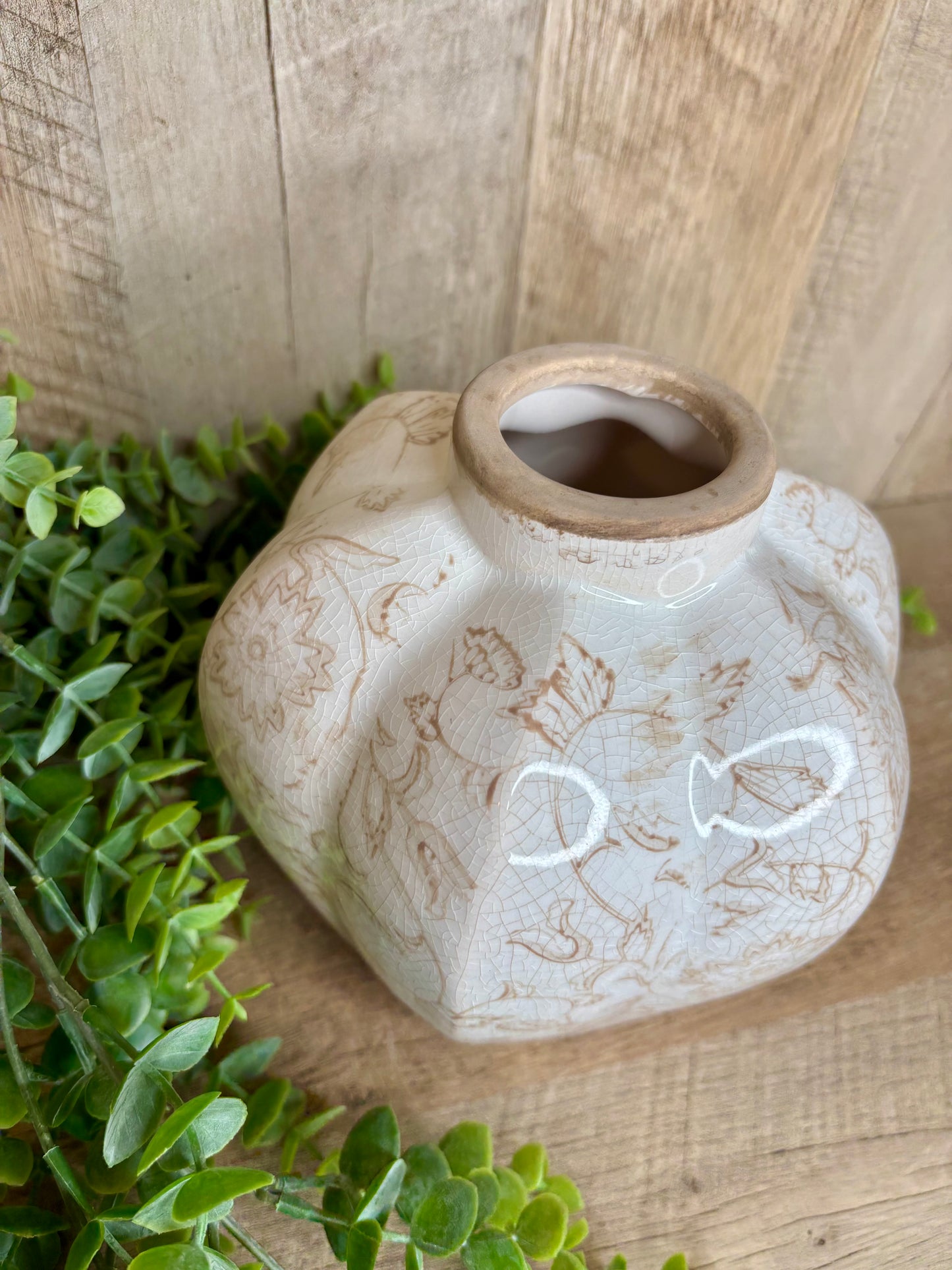 BEIGE HEIRLOOM ACCENT VASE