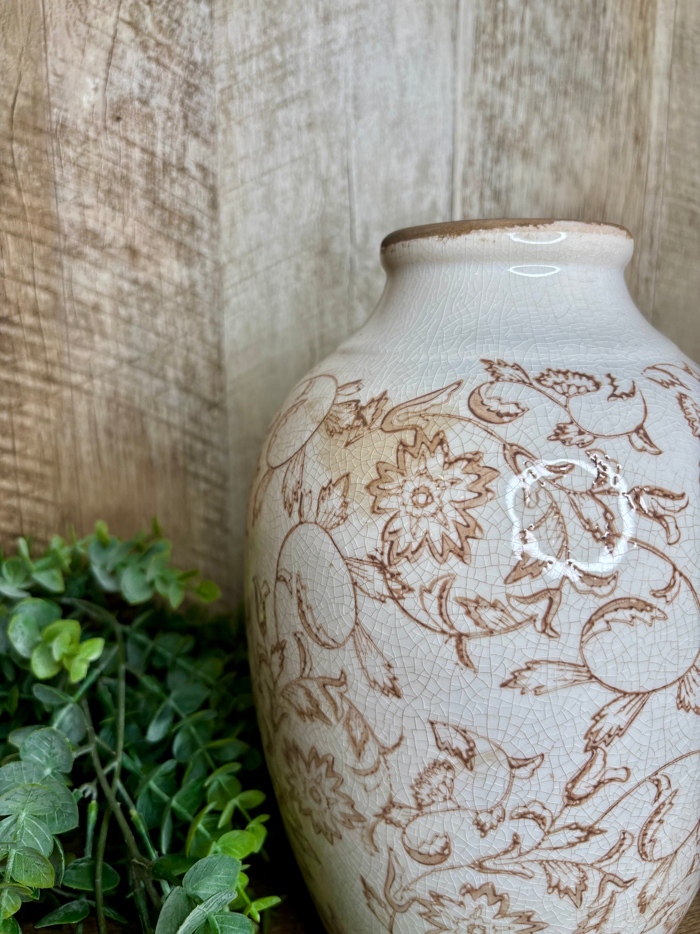 BEIGE HEIRLOOM VASE