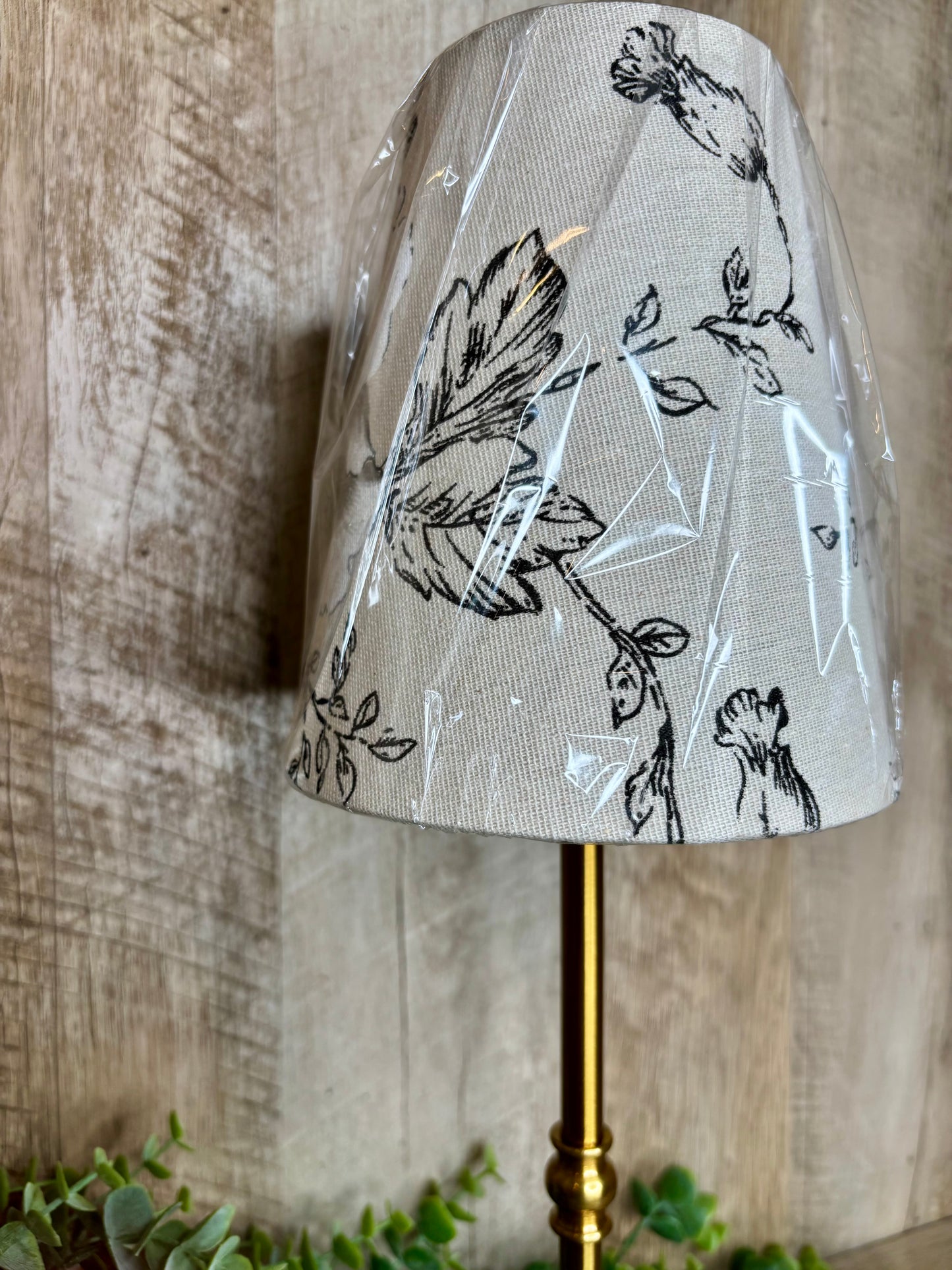 LED LAMP W/ IVORY FLORAL LAMPSHADE