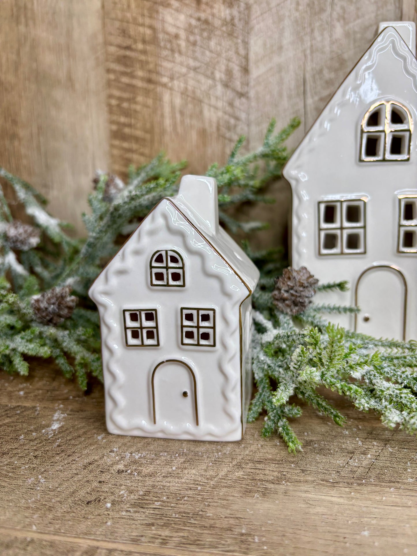 4.5"H LED WHITE HOUSE