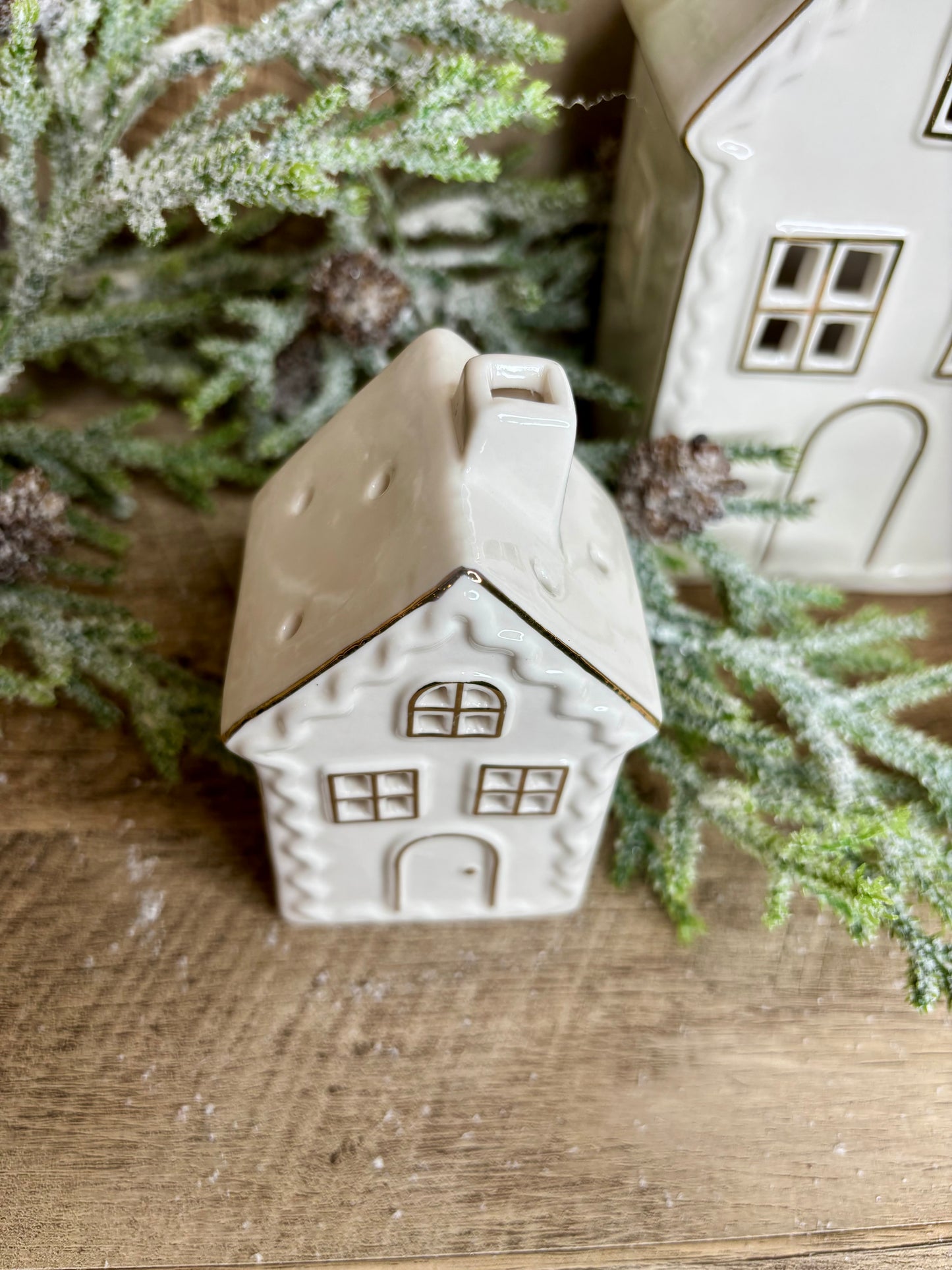 4.5"H LED WHITE HOUSE