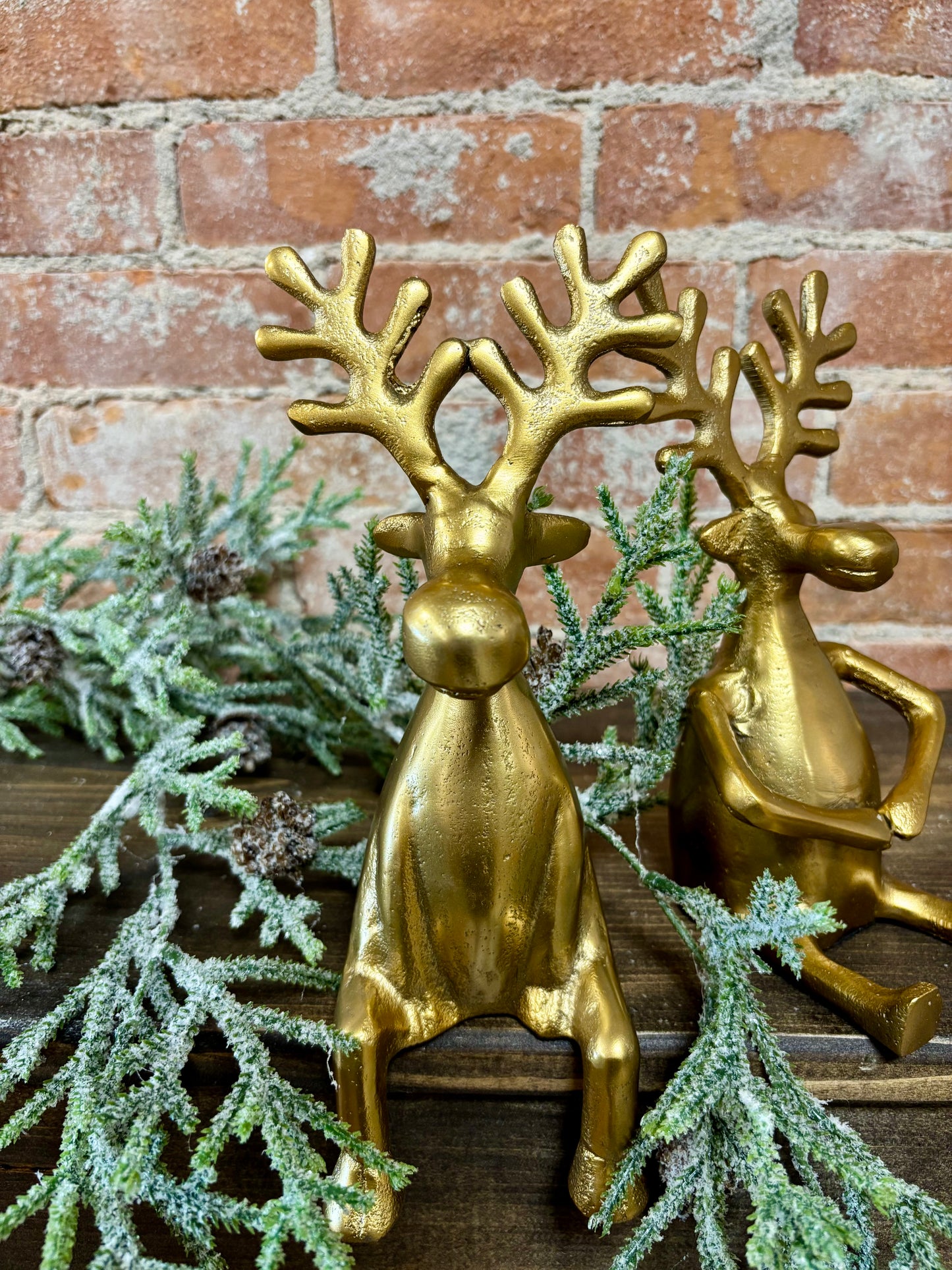 GOLD SITTING SHELF EDGE REINDEER
