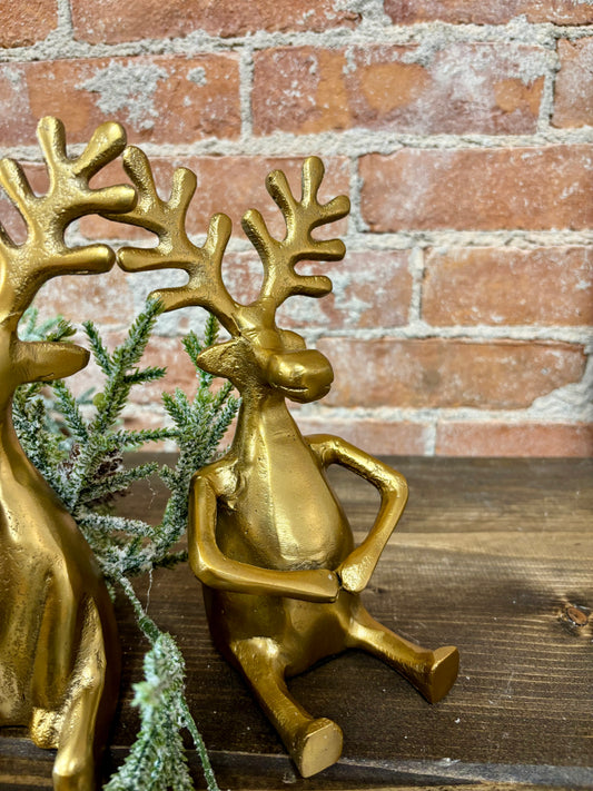 GOLD SITTING HOLDING HANDS REINDEER