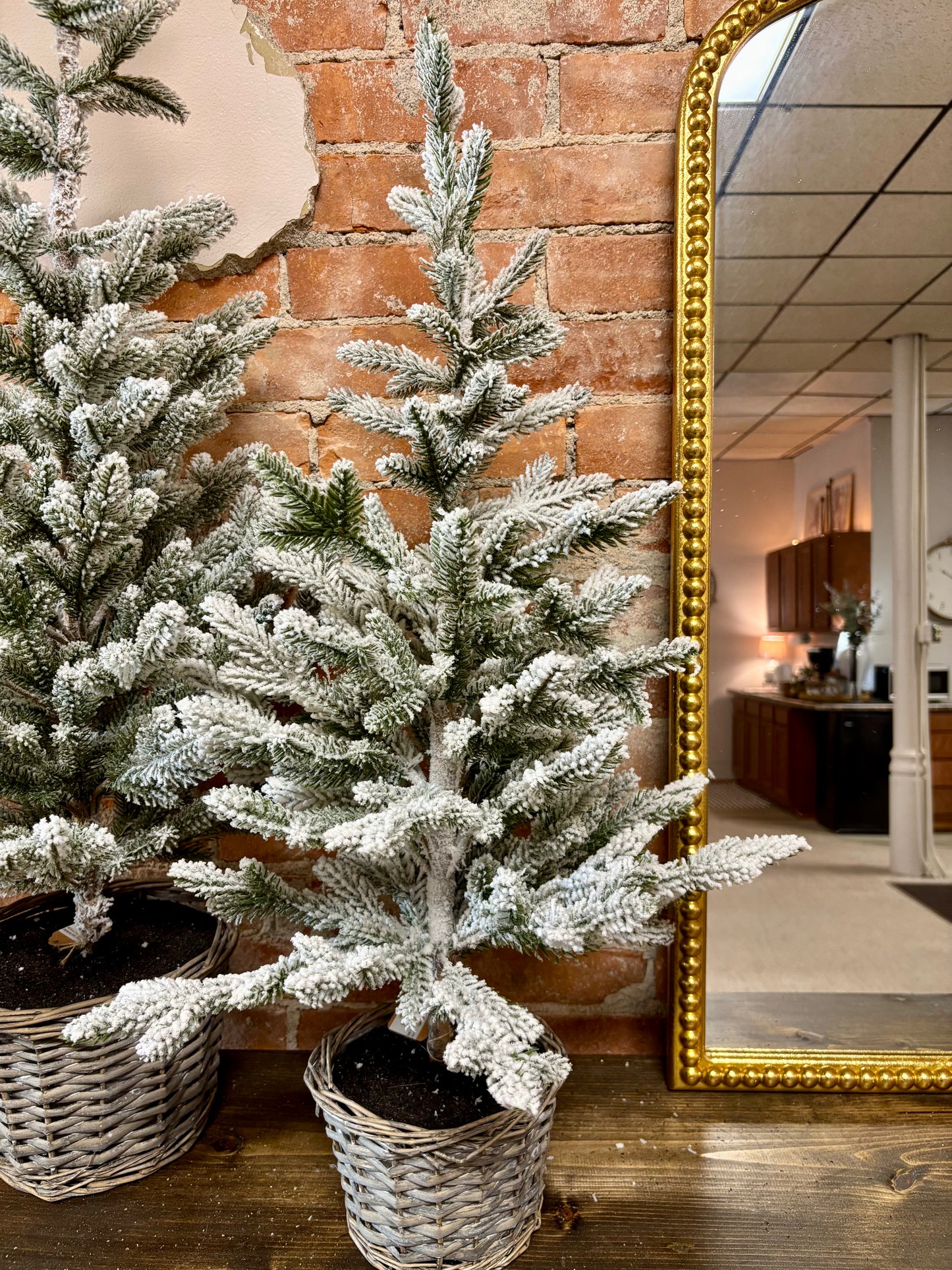 31.5"H SNOWY TREE IN BASKET