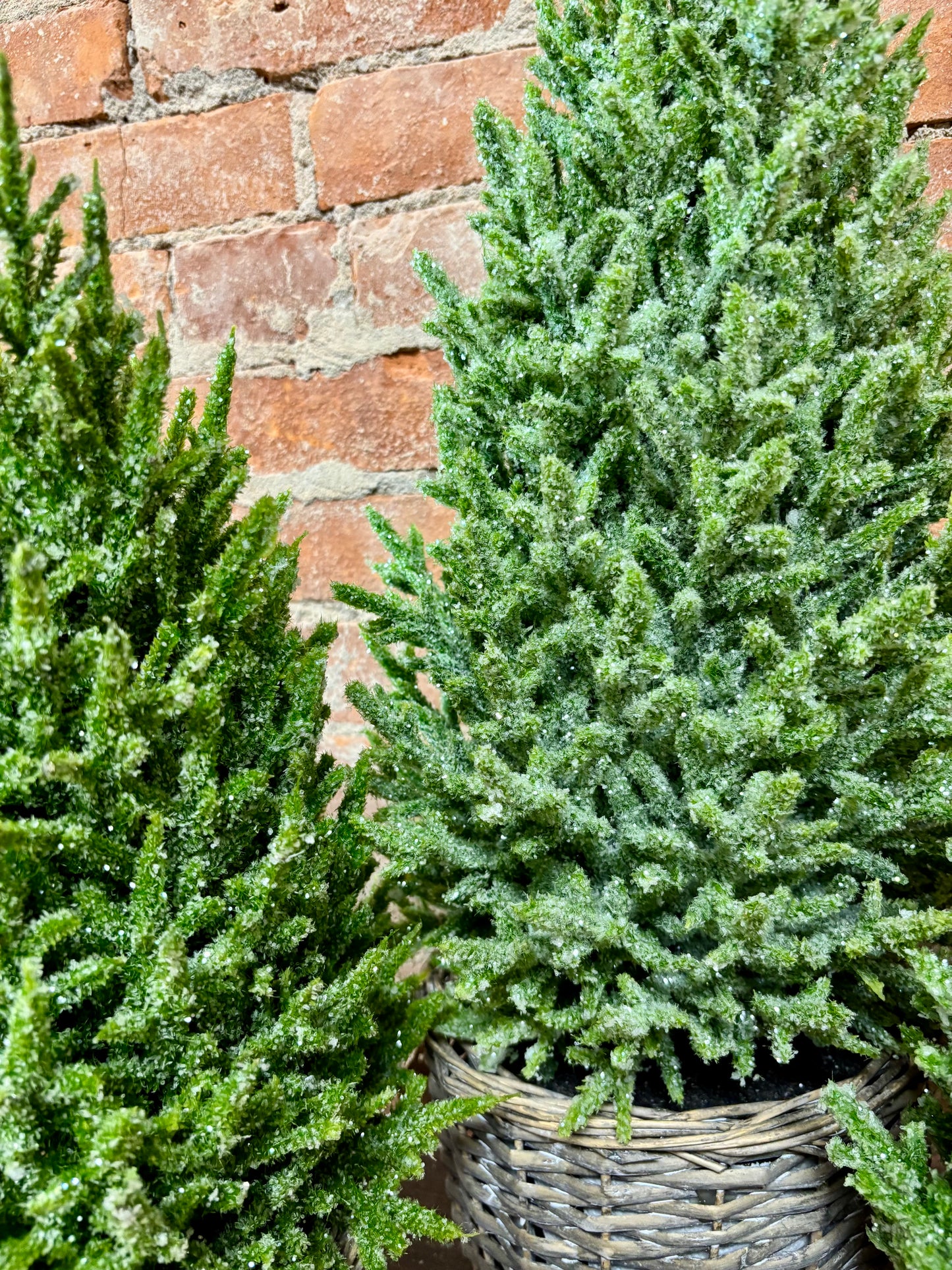 16" GLITTER TOPIARY IN BASKET