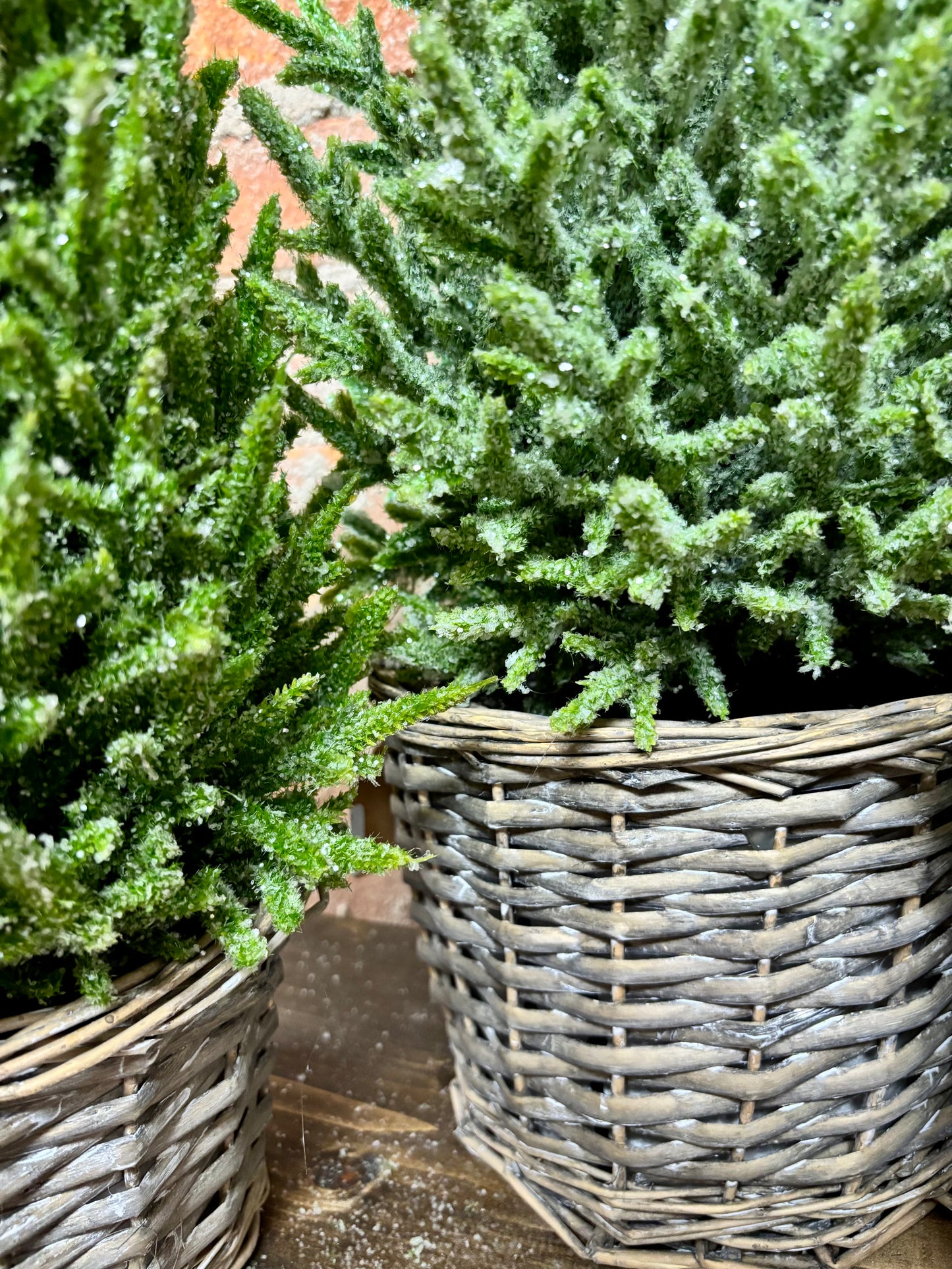 16" GLITTER TOPIARY IN BASKET