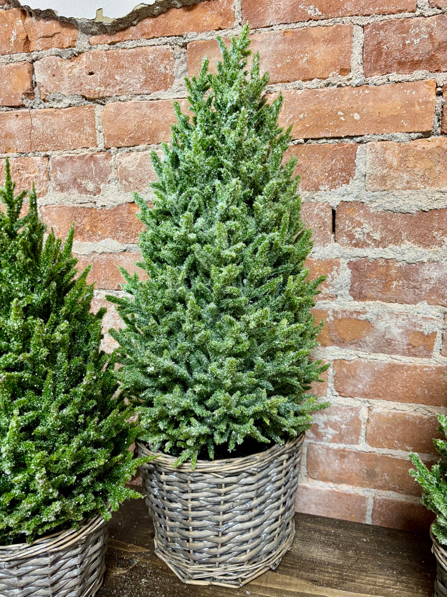 24" GLITTER TOPIARY IN BASKET